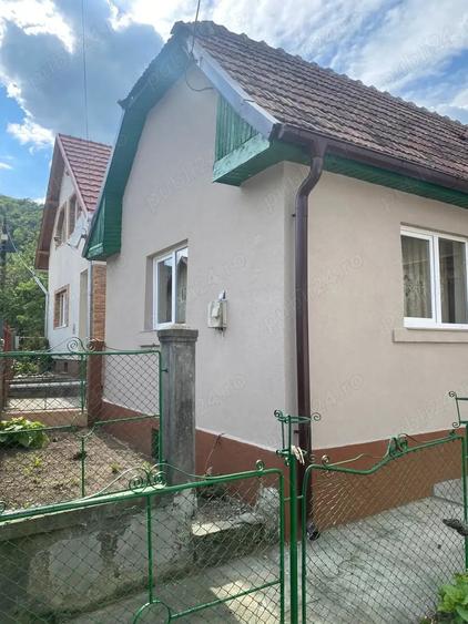 Casă cu 3 camere în Moldovenești