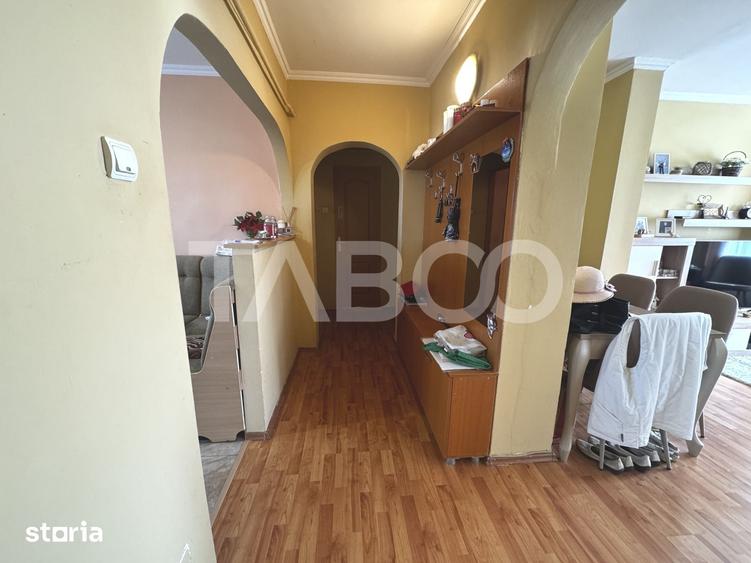 Apartament cu 4 camere decomandat în Central