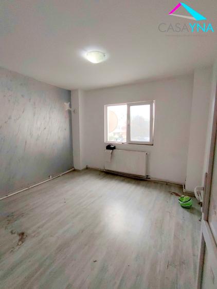 Apartament cu 3 camere decomandat în Milcov