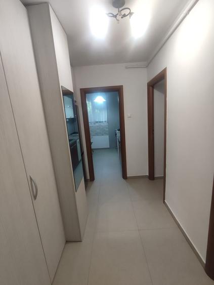 Apartament cu 3 camere decomandat în Titan