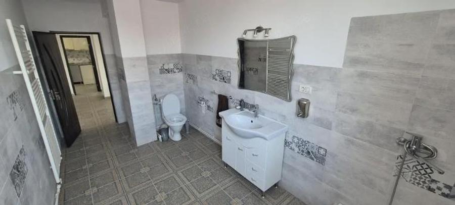 Spațiu comercial, de 700 mp, în Exterior Vest
