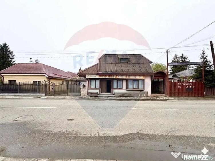 Casă cu 4 camere cu Teren 500 Mp în Central