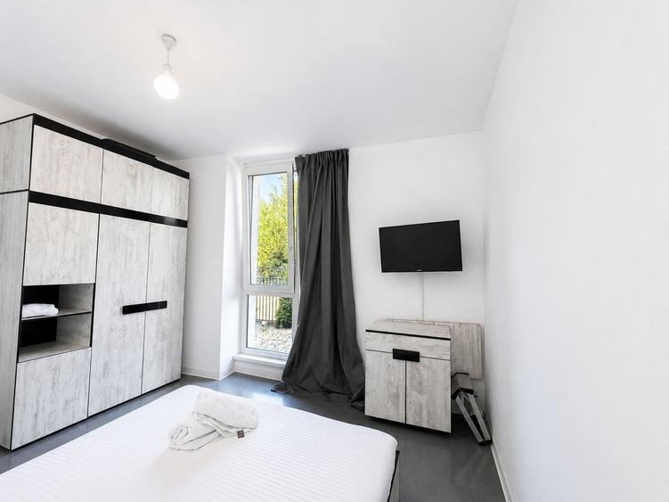 Apartament cu 3 camere decomandat, mobilat în Central