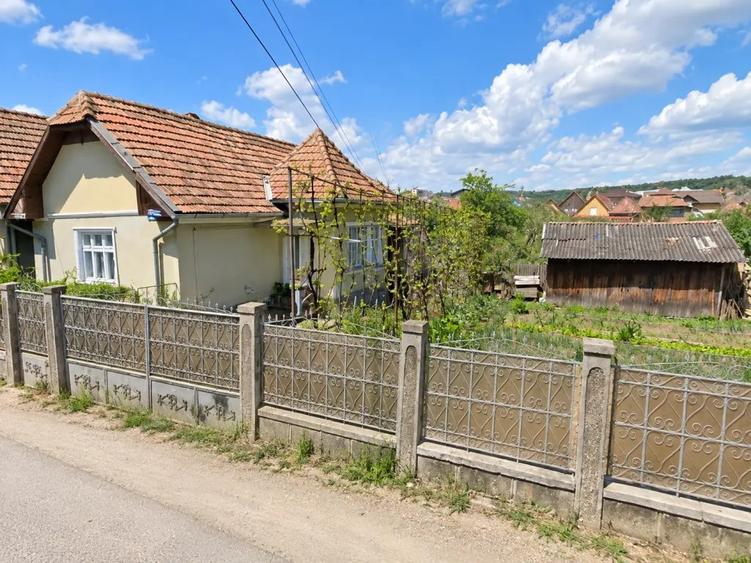 Casă cu 4 camere în Central