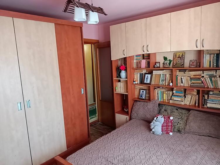 3 camere decomandate , centrala pe gaze, ,zona Dacia , pe SUD, pod  deasupra - 7