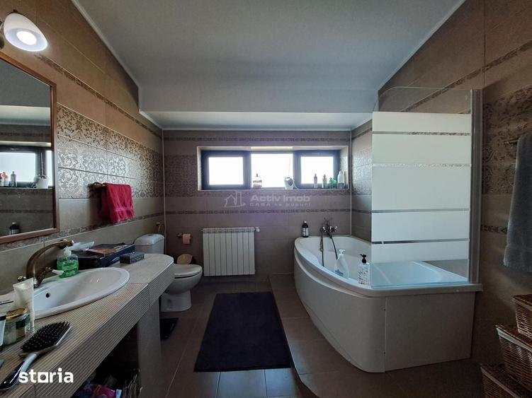 Casă cu 8 camere cu Teren 2500 Mp în Crevedia