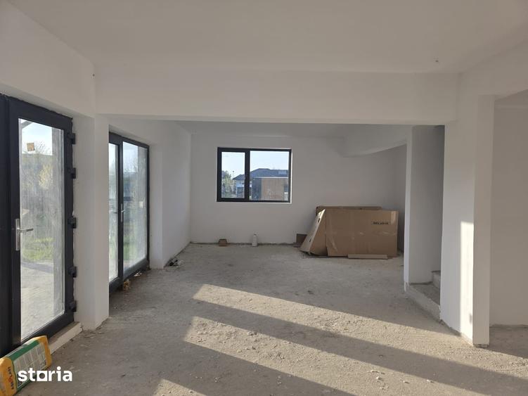 Casă cu 5 camere cu Teren 500 Mp în Snagov