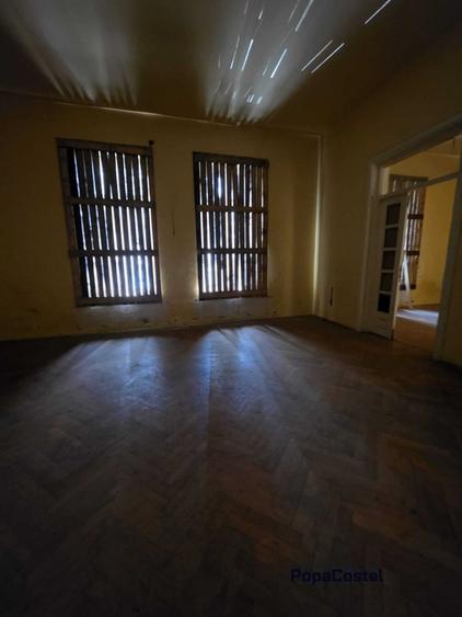 Casă individuală cu 18 camere cu Canalizare în Ultracentral
