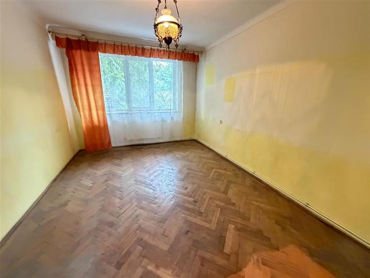 Apartament cu 2 camere nedecomandat în Energiei