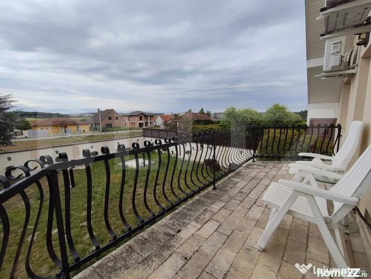 Casă cu 7 camere cu Teren 800 Mp în Sânmartin