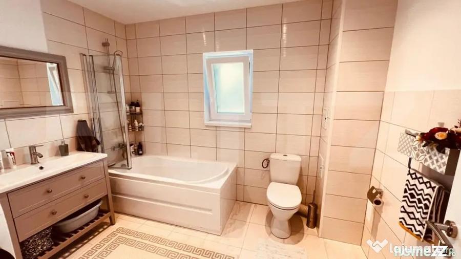 Casă cu 5 camere cu Teren 1000 Mp în Bucium