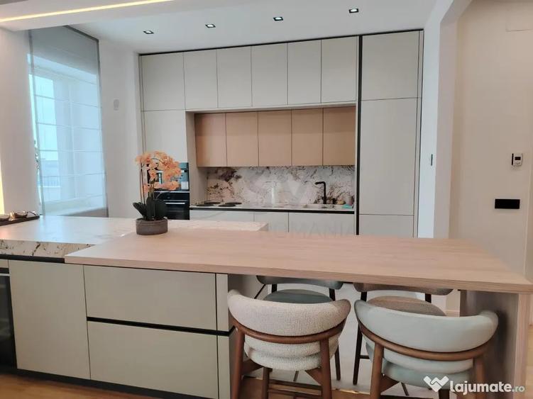 Apartament cu 3 camere decomandat în Central