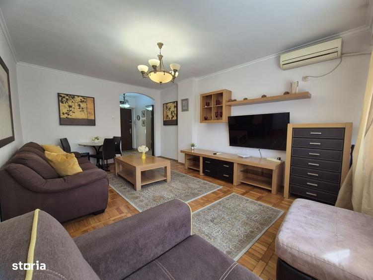 Apartament cu 3 camere nedecomandat în Sala Palatului
