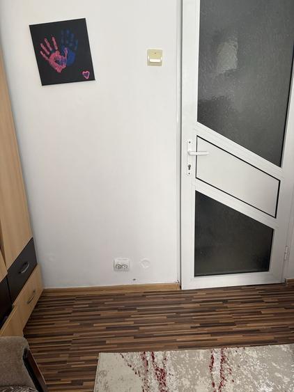 Apartament cu 3 camere semidecomandat în Iași