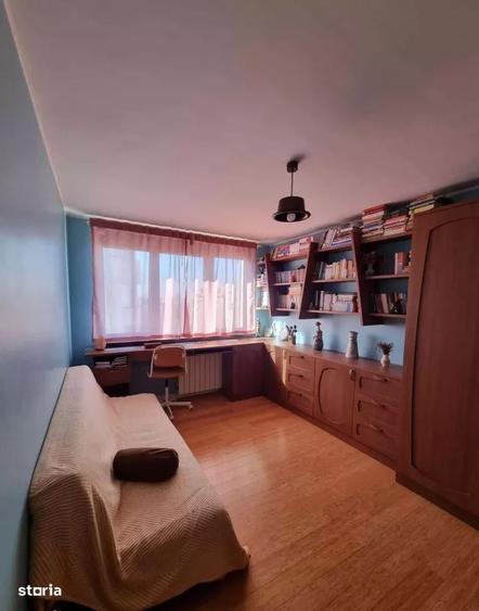 Apartament cu 3 camere semidecomandat în Vatra Luminoasă