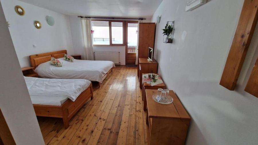 Hotel/Pensiune, de 56.200000762939 mp, în Moieciu de Jos
