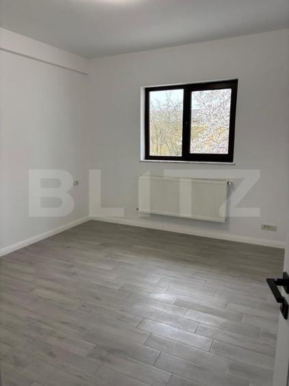 Spațiu comercial, de 49 mp, în Periferie