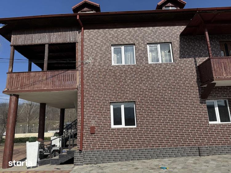 Casa cu 8 camere, piscina ?i garaj - 12