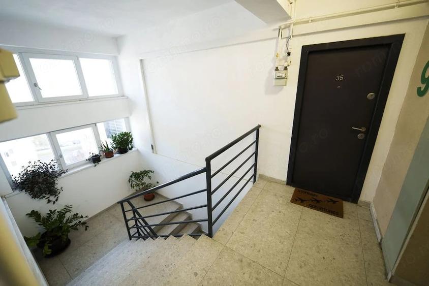Apartament cu 3 camere semidecomandat în Central