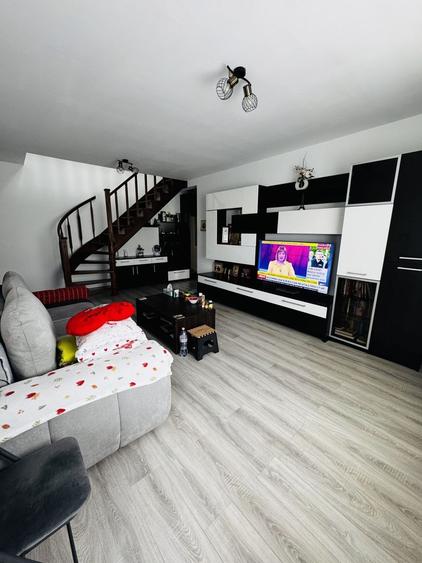 Apartament cu 4 camere decomandat, mobilat în Central