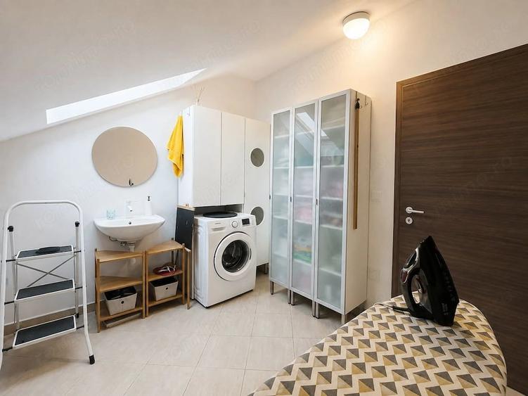 Casă cu 6 camere cu Teren 250 Mp în Dumbrăvița