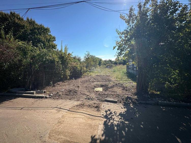 Teren intravilan de vanzare