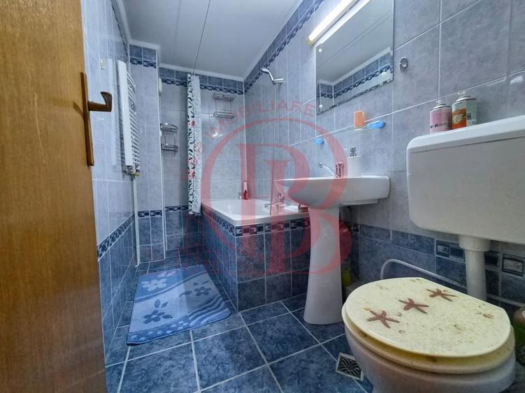 Apartament cu 3 camere decomandat, mobilat în Vitan