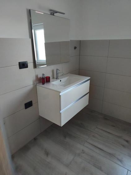 Apartament cu 3 camere decomandat în Ghiroda