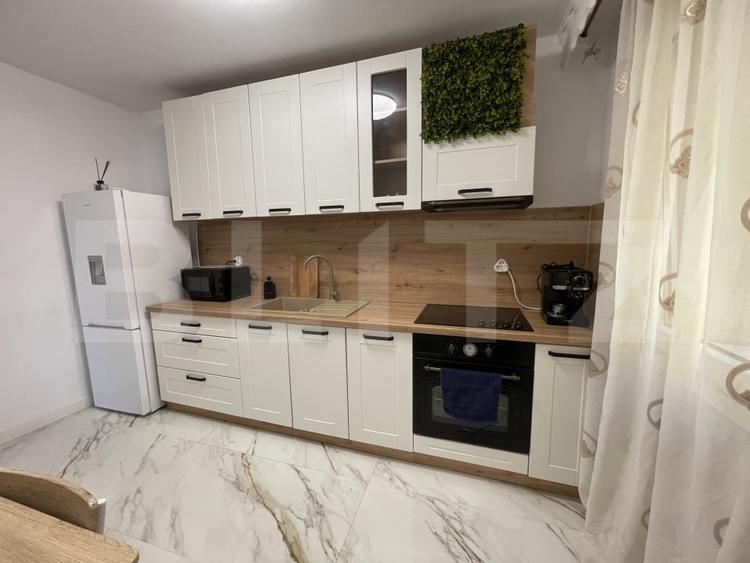 Apartament cu 3 camere decomandat, mobilat în Central
