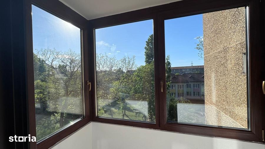 Apartament cu 4 camere semidecomandat în Central