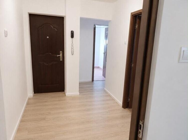 Apartament cu 3 camere semidecomandat în Liviu Rebreanu