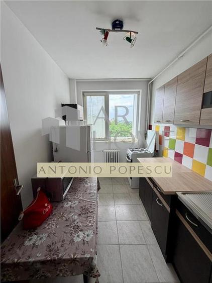 Apartament cu 2 camere semidecomandat, mobilat în Sud