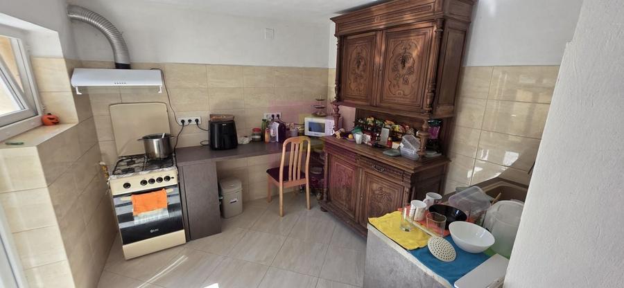 Casă individuală cu 4 camere cu Canalizare în Central