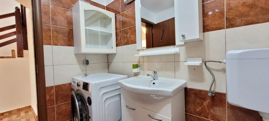 Casă individuală cu 4 camere cu Canalizare în Cristian