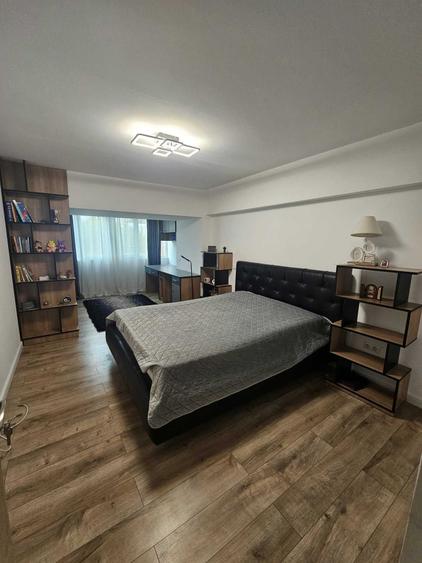 Apartament cu 4 camere decomandat în Central