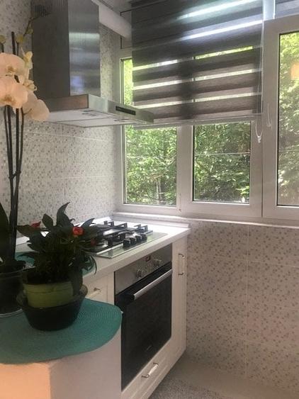 Apartament cu 3 camere semidecomandat, mobilat în Rahova