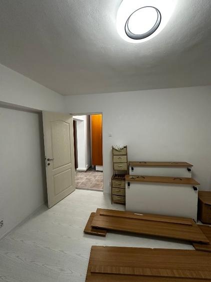 Apartament cu 3 camere semidecomandat în Dorobanți
