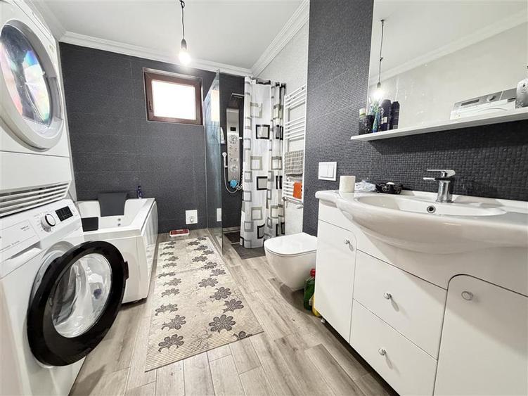 Casă cu 5 camere cu Canalizare în Tileagd