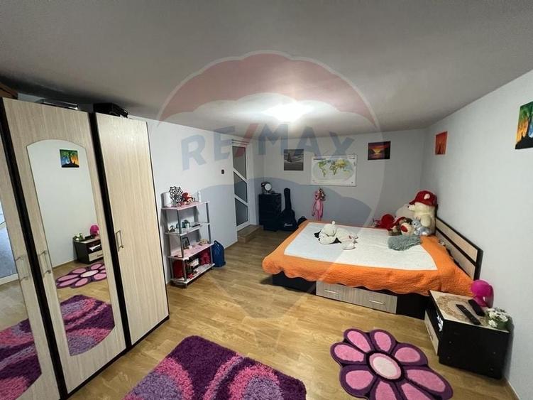Casă cu 4 camere cu Teren 899 Mp în Grebănu