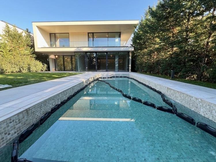 Casă individuală cu 7 camere cu Piscina în Iancu Nicolae