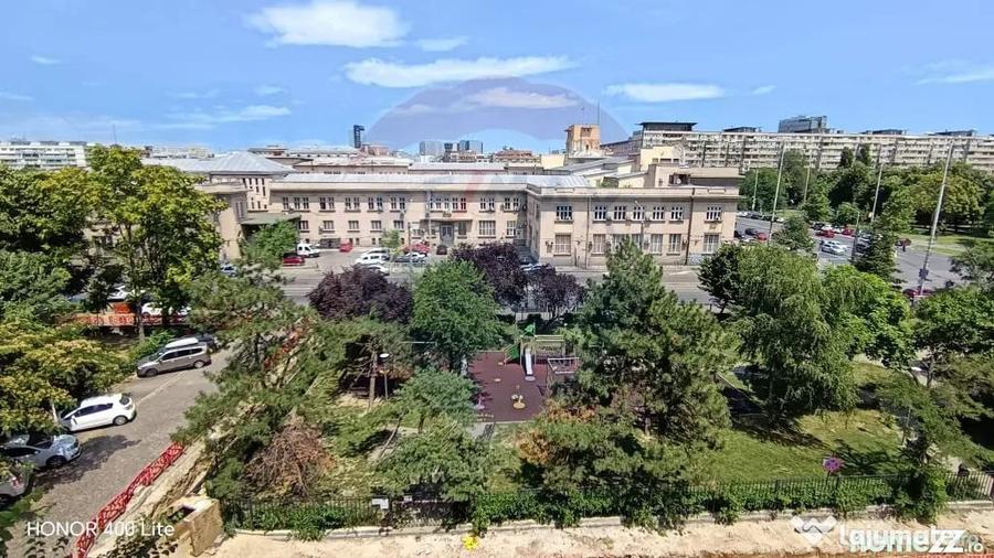 Apartament cu 3 camere semidecomandat în Gara de Nord