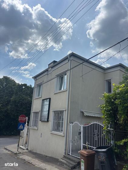 Casă cu 4 camere cu Teren 5 Mp în Copou