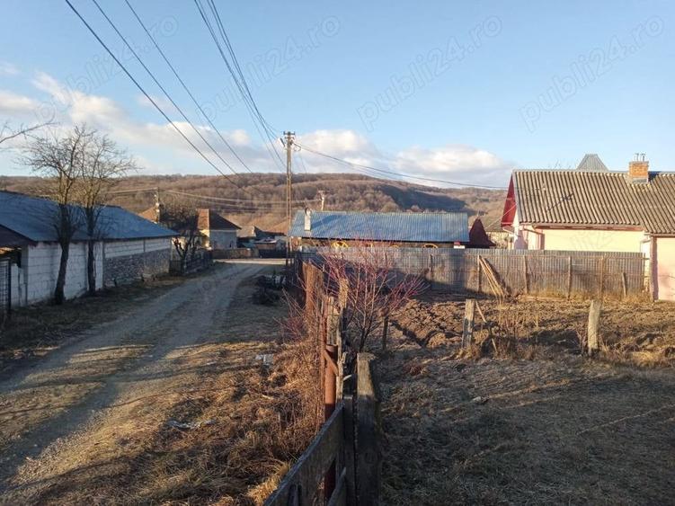 Teren de 4700 mp, în Vâlsănești