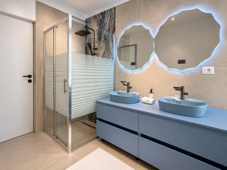 Casă individuală cu 5 camere cu Canalizare în Voluntari