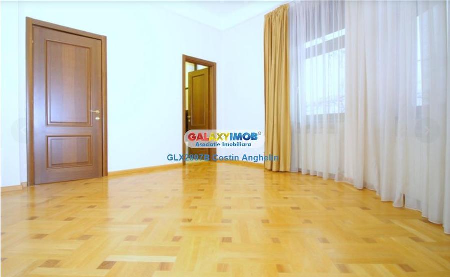 Casă cu 5 camere cu Teren 300 Mp în Dorobanți