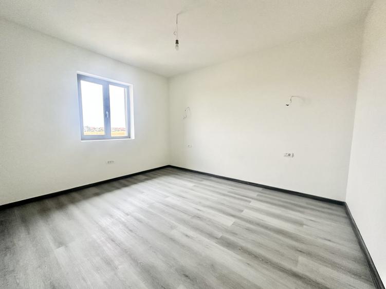Duplex cu 4 camere cu Canalizare în Moșnița Nouă