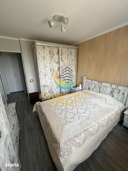 Apartament cu 4 camere semidecomandat în Titan