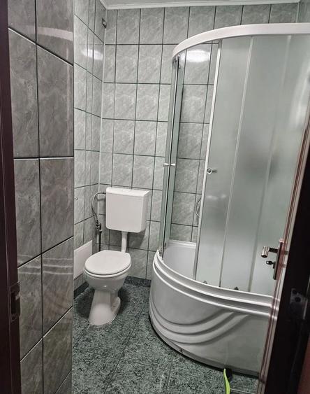 Apartament cu 3 camere semidecomandat, mobilat în Gorjului