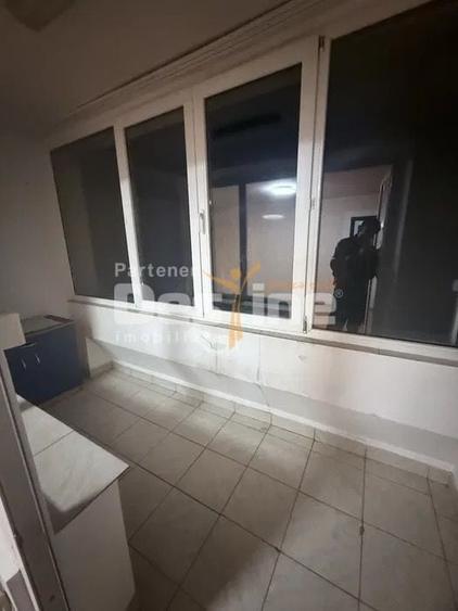 Apartament cu 4 camere decomandat, mobilat în Rahova