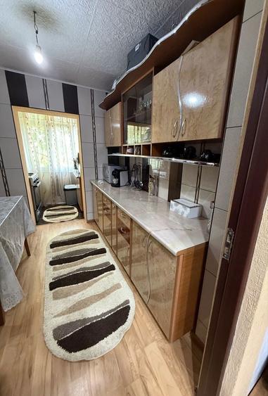 Apartament cu 3 camere decomandat în Scornicești